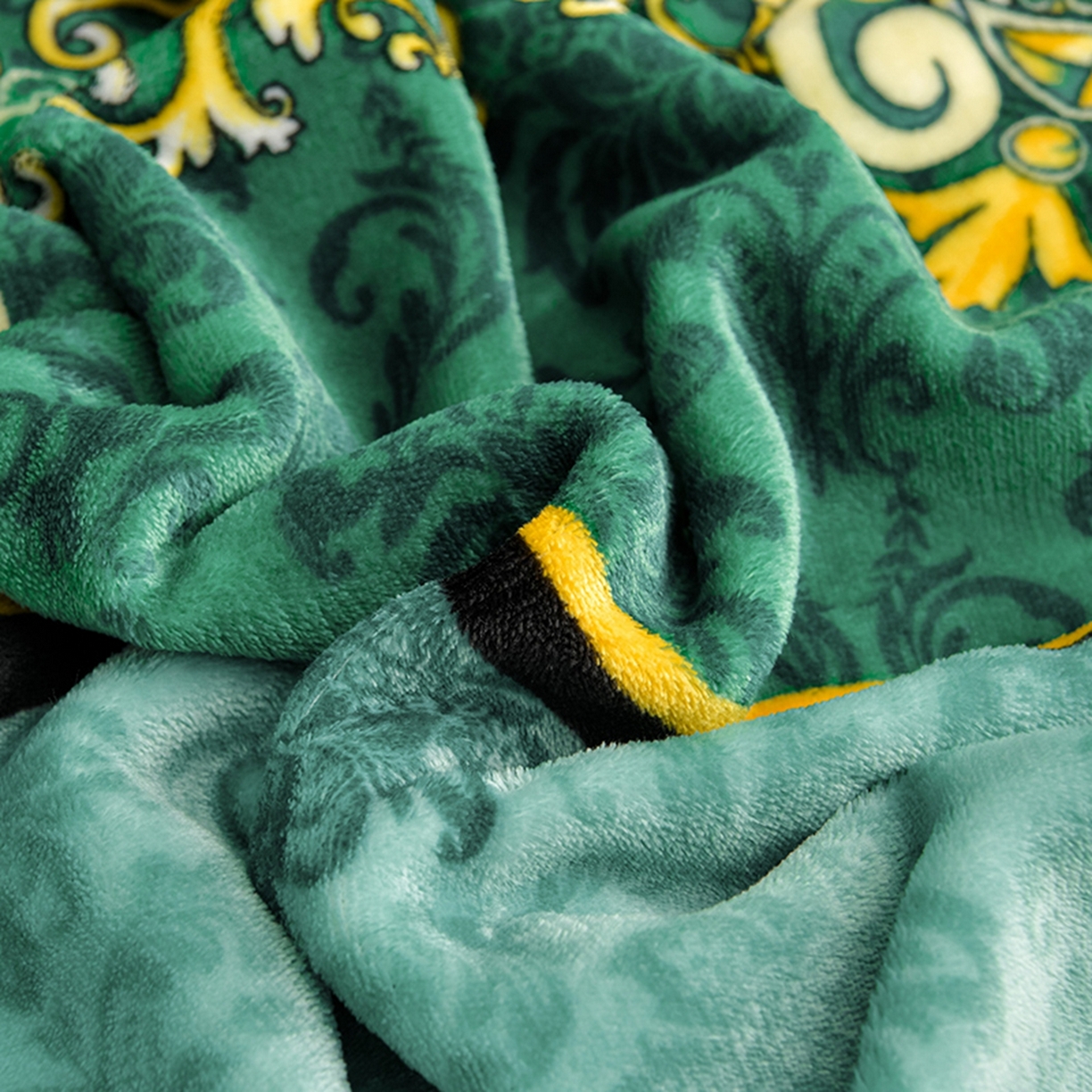 91家纺网 家纺一手货源 找家纺 梦宴 2025新款冬季牛奶绒加厚保暖床裙款法兰绒珊瑚绒四件套床上用品 欧式情怀