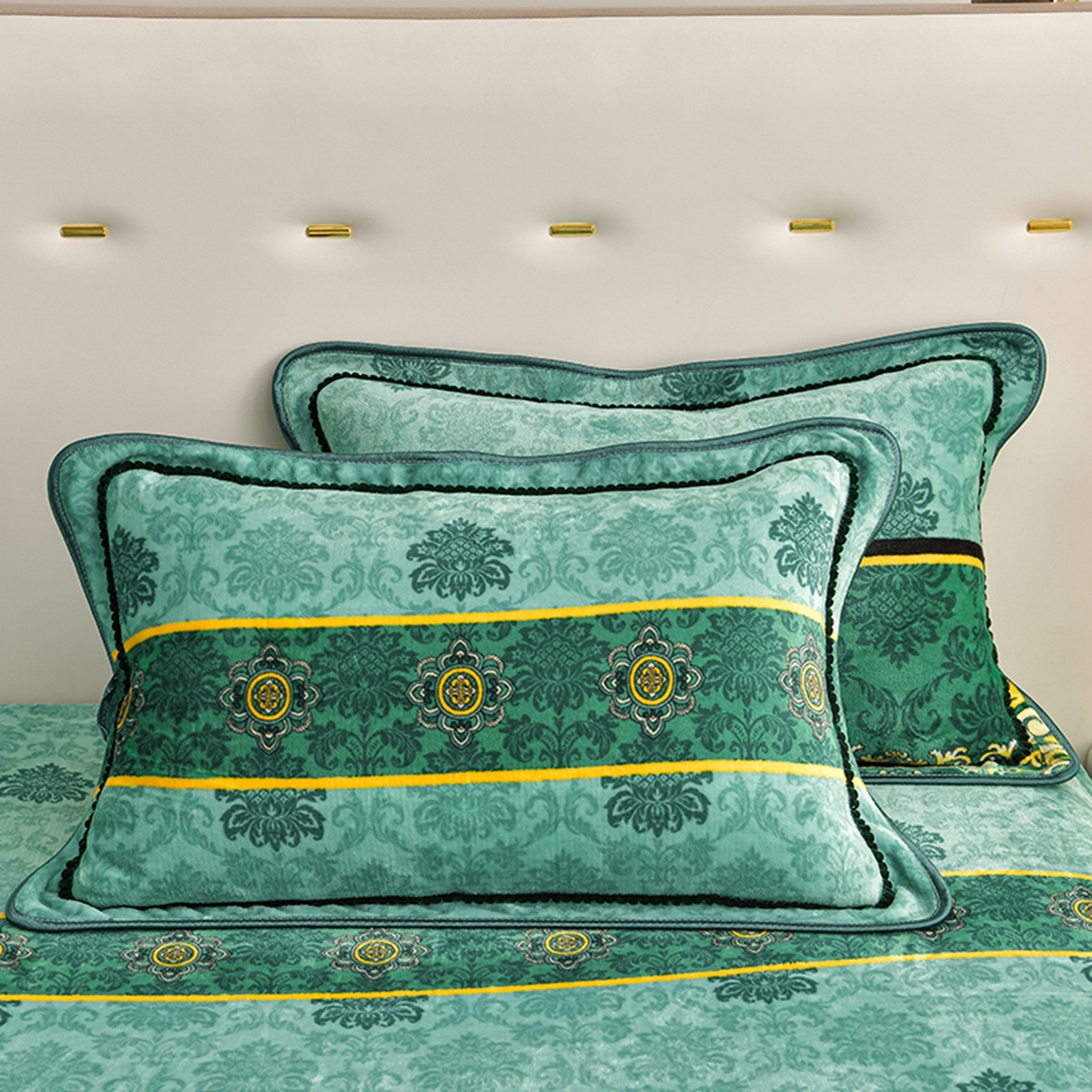 91家纺网 家纺一手货源 找家纺 梦宴 2025新款冬季牛奶绒加厚保暖床裙款法兰绒珊瑚绒四件套床上用品 欧式情怀