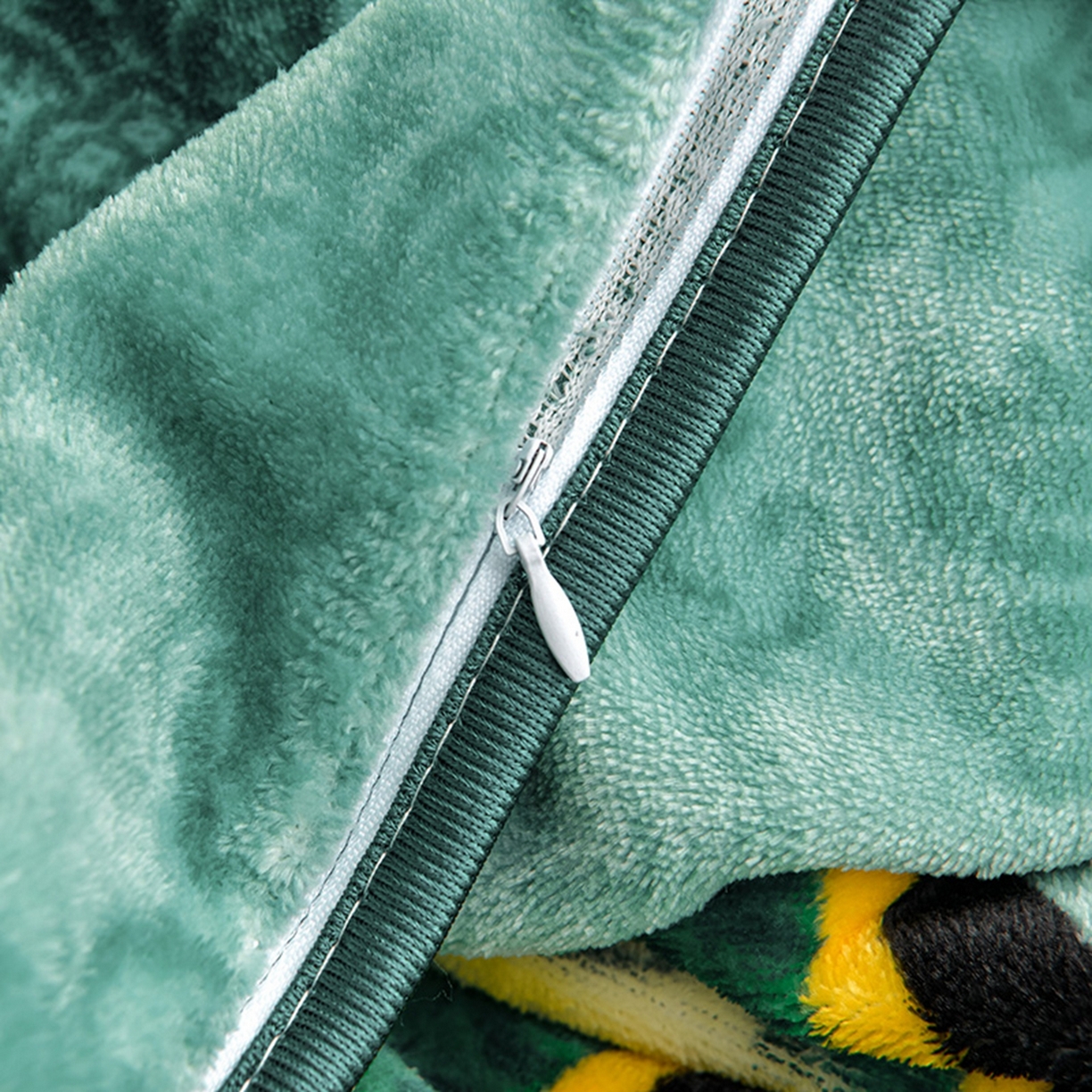 91家纺网 家纺一手货源 找家纺 梦宴 2025新款冬季牛奶绒加厚保暖床裙款法兰绒珊瑚绒四件套床上用品 欧式情怀