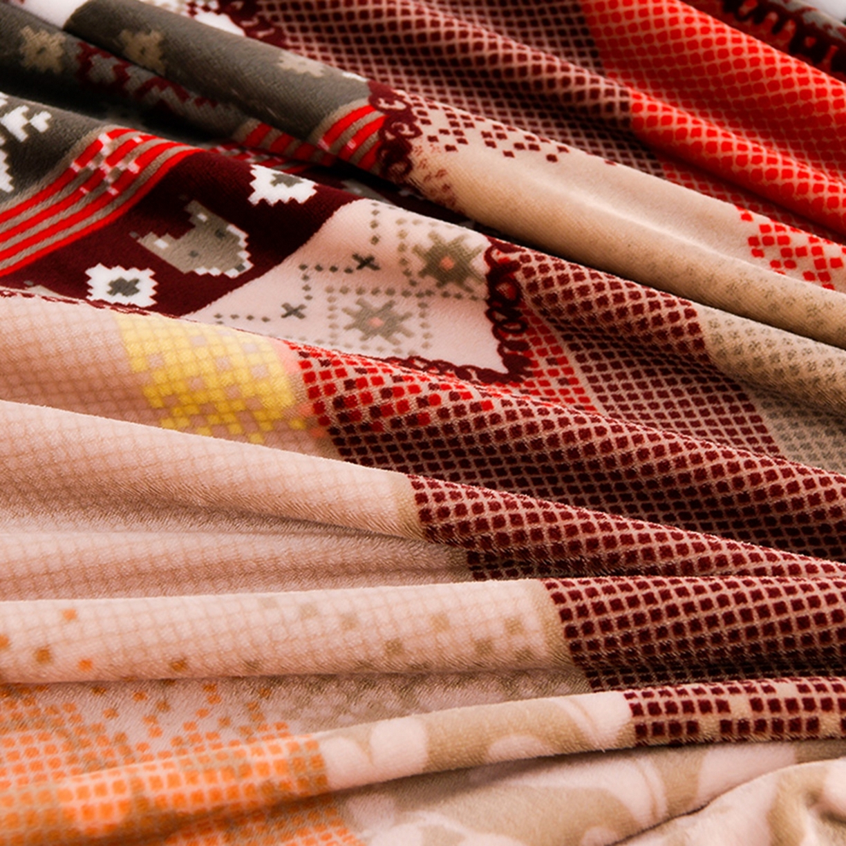 91家纺网 家纺一手货源 找家纺 梦宴 2025新款冬季牛奶绒加厚保暖床裙款法兰绒珊瑚绒四件套床上用品 怦然心动