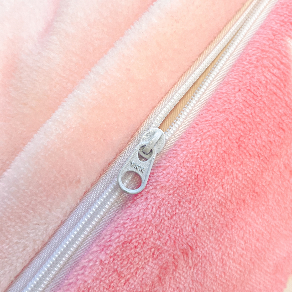 91家纺网 家纺一手货源 找家纺 暮思家居 2025新款三丽鸥正版授权高克重200克加厚保暖卡通牛奶绒四件套 牛奶绒-蝴蝶结美乐蒂