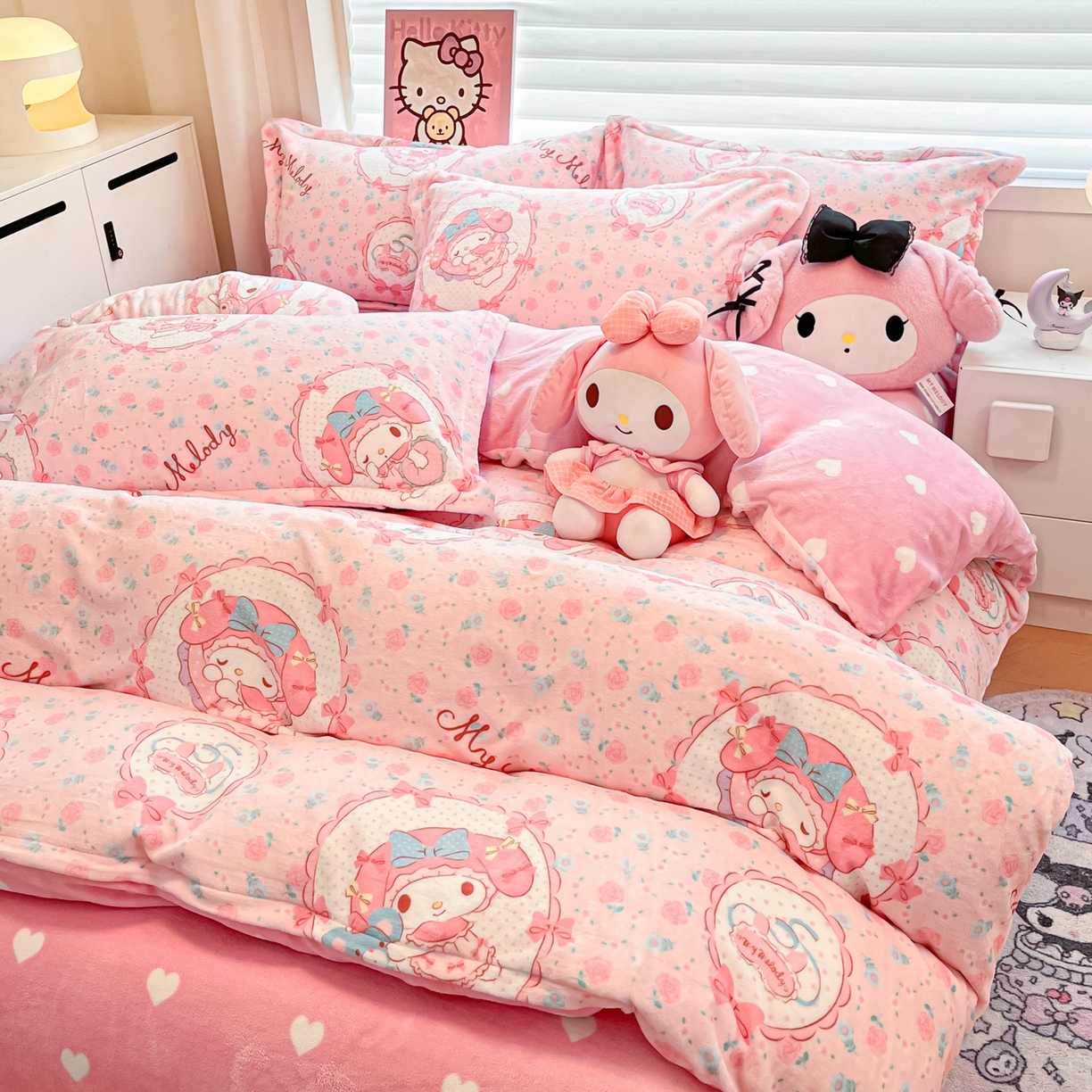 91家纺网 家纺一手货源 找家纺 暮思家居 2025新款三丽鸥正版授权高克重200克加厚保暖卡通牛奶绒四件套 牛奶绒-花花美乐蒂