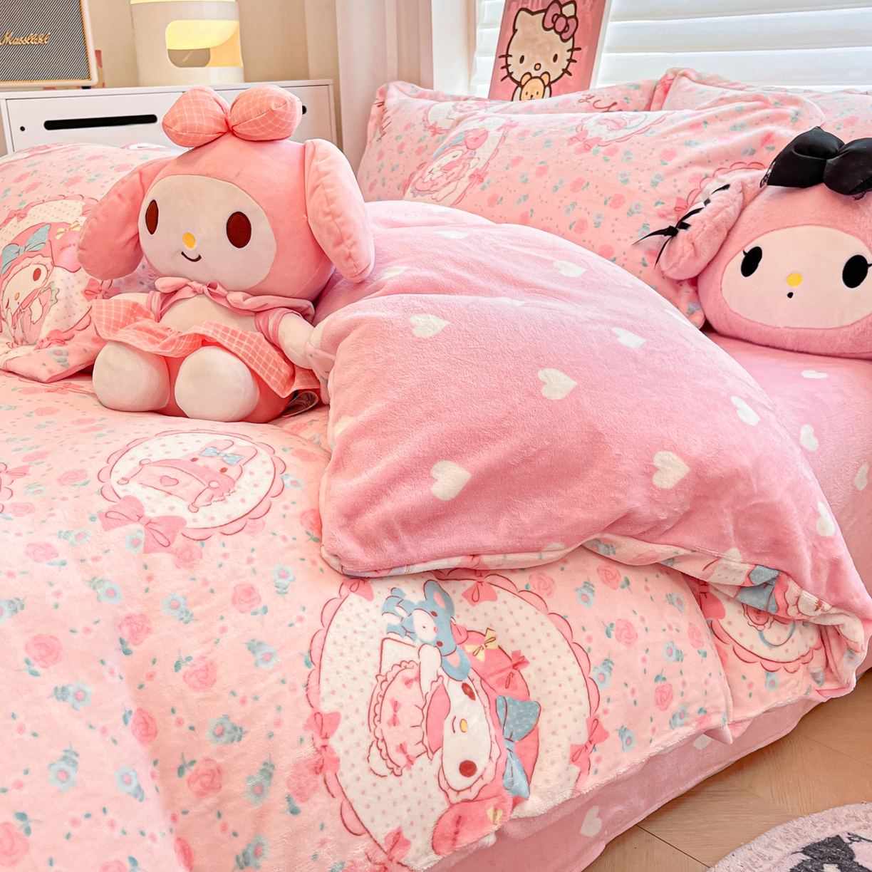 91家纺网 家纺一手货源 找家纺 暮思家居 2025新款三丽鸥正版授权高克重200克加厚保暖卡通牛奶绒四件套 牛奶绒-花花美乐蒂