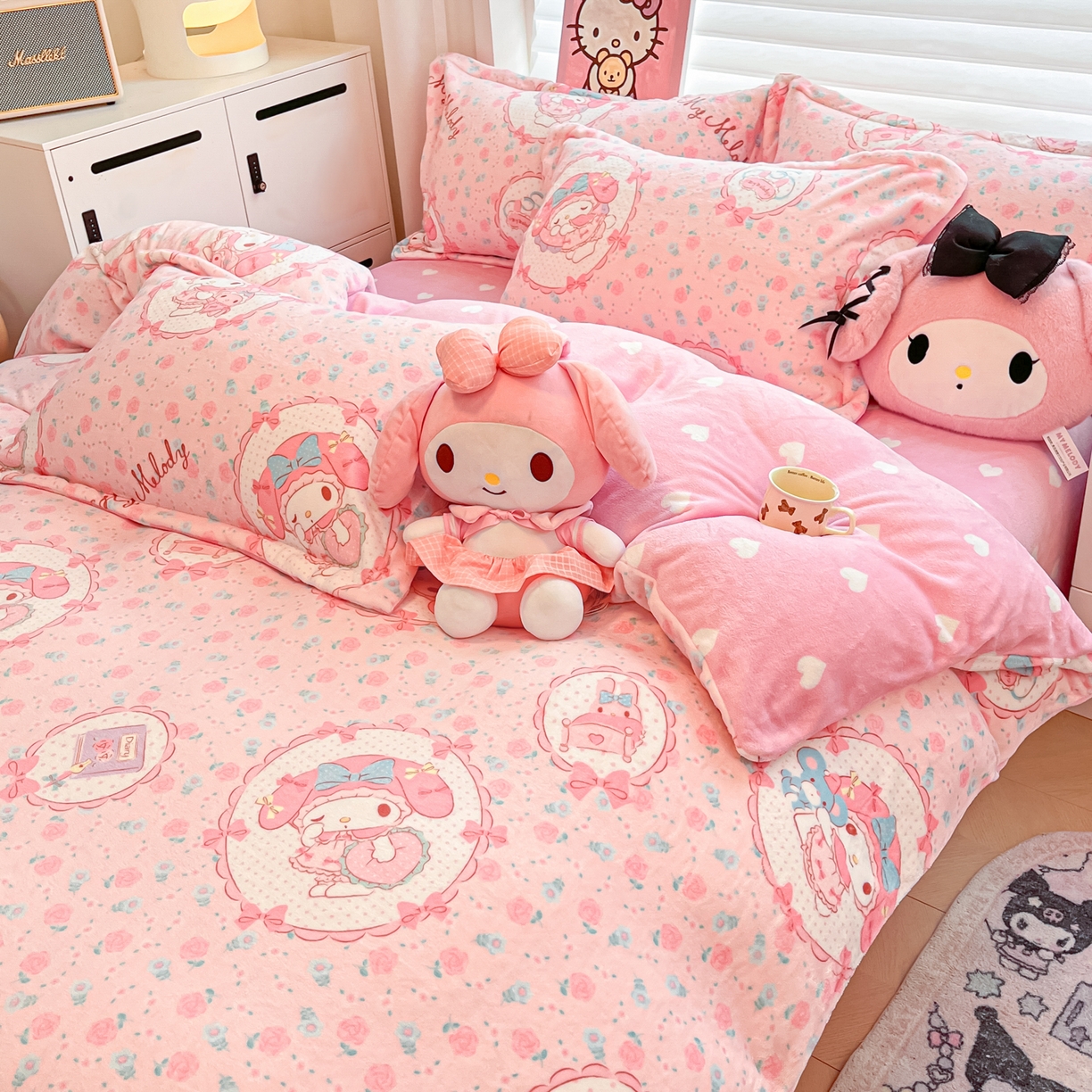 91家纺网 家纺一手货源 找家纺 暮思家居 2025新款三丽鸥正版授权高克重200克加厚保暖卡通牛奶绒四件套 牛奶绒-花花美乐蒂