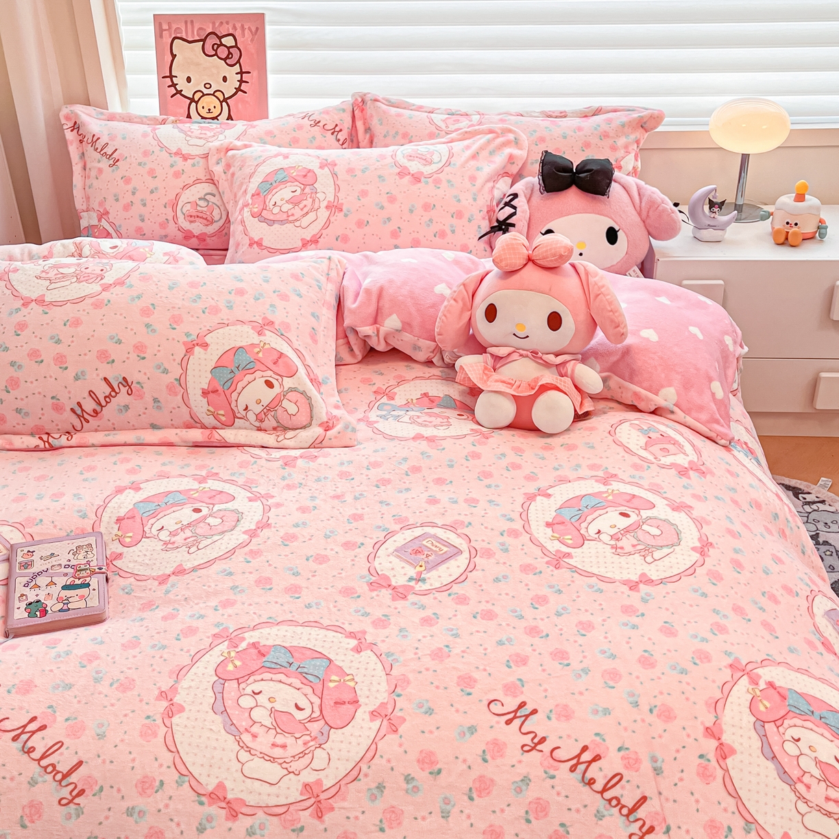 91家纺网 家纺一手货源 找家纺 暮思家居 2025新款三丽鸥正版授权高克重200克加厚保暖卡通牛奶绒四件套 牛奶绒-花花美乐蒂