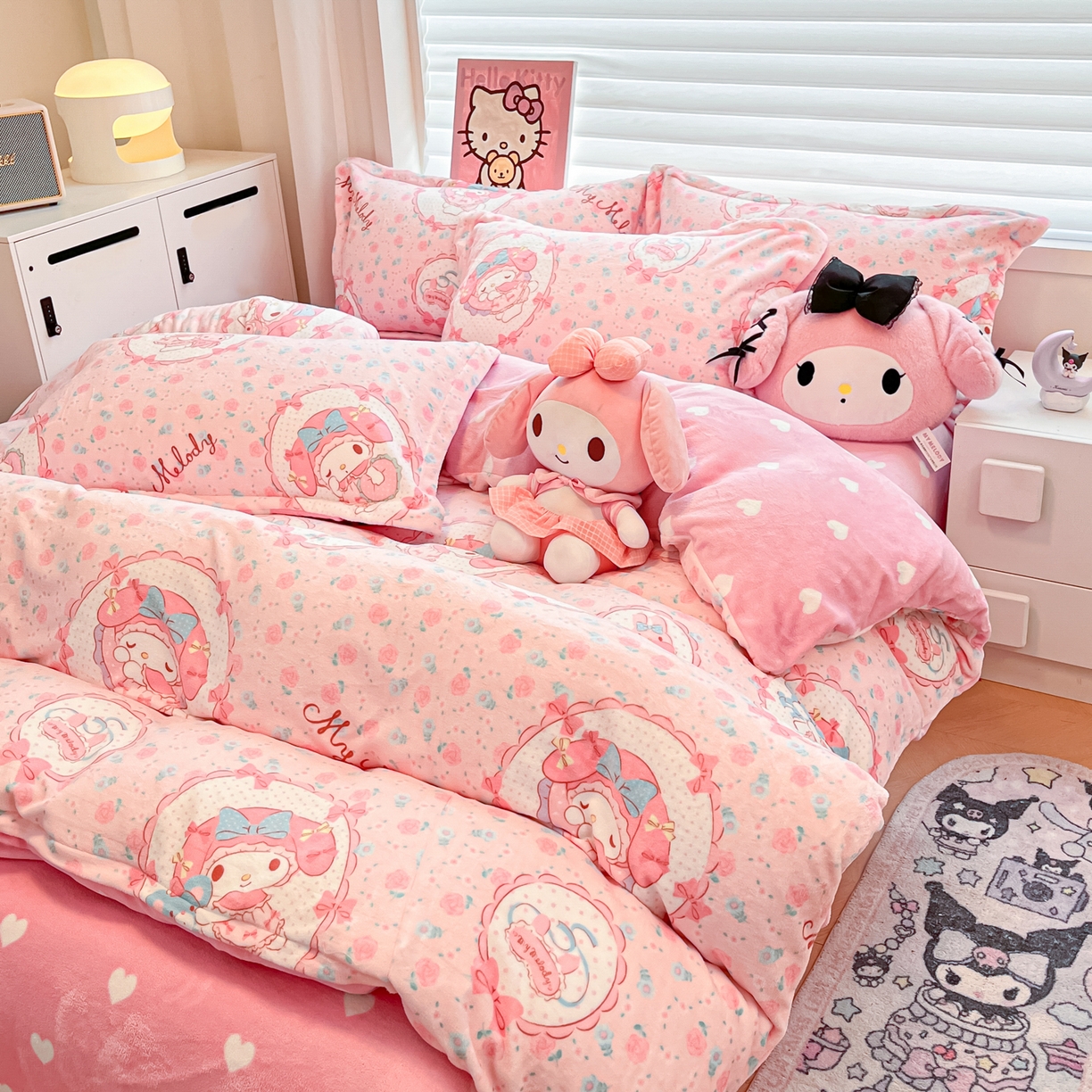 91家纺网 家纺一手货源 找家纺 暮思家居 2025新款三丽鸥正版授权高克重200克加厚保暖卡通牛奶绒四件套 牛奶绒-花花美乐蒂