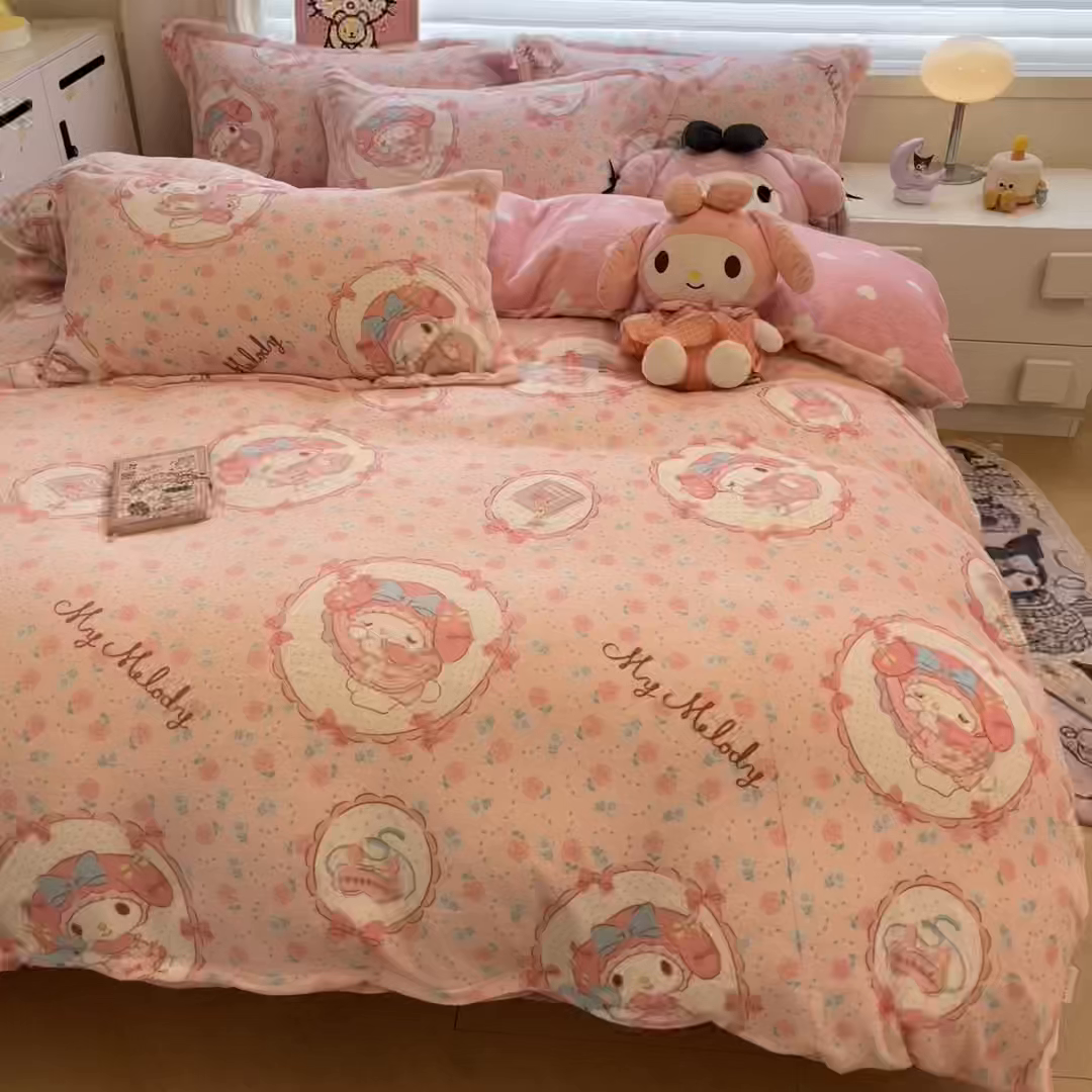 91家纺网 家纺一手货源 找家纺 暮思家居 2025新款三丽鸥正版授权高克重200克加厚保暖卡通牛奶绒四件套 牛奶绒-花花美乐蒂
