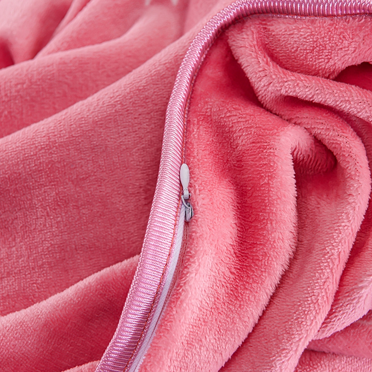 91家纺网 家纺一手货源 找家纺 梦宴 2025新款冬季牛奶绒加厚保暖床裙款法兰绒珊瑚绒四件套床上用品 蒲公英