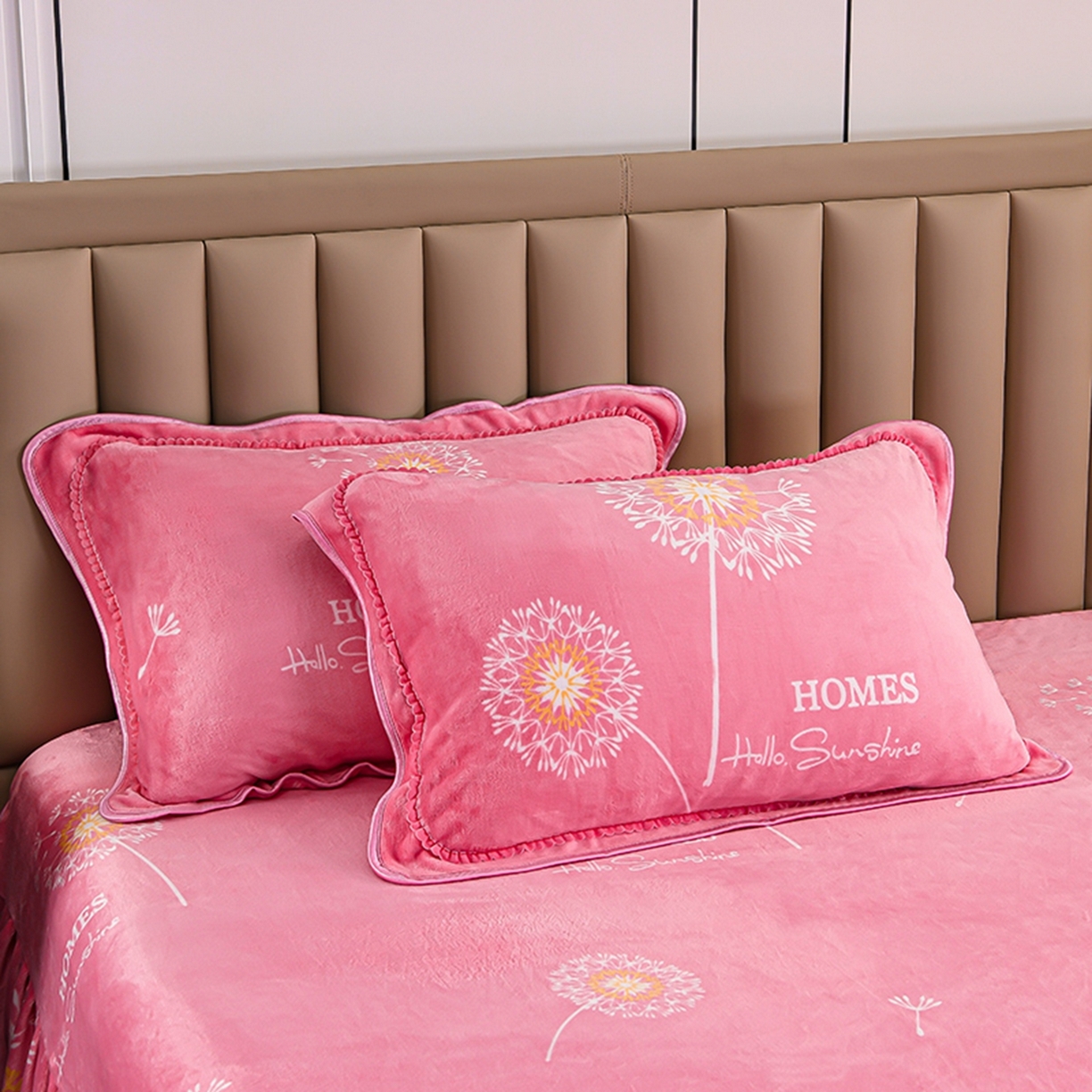 91家纺网 家纺一手货源 找家纺 梦宴 2025新款冬季牛奶绒加厚保暖床裙款法兰绒珊瑚绒四件套床上用品 蒲公英