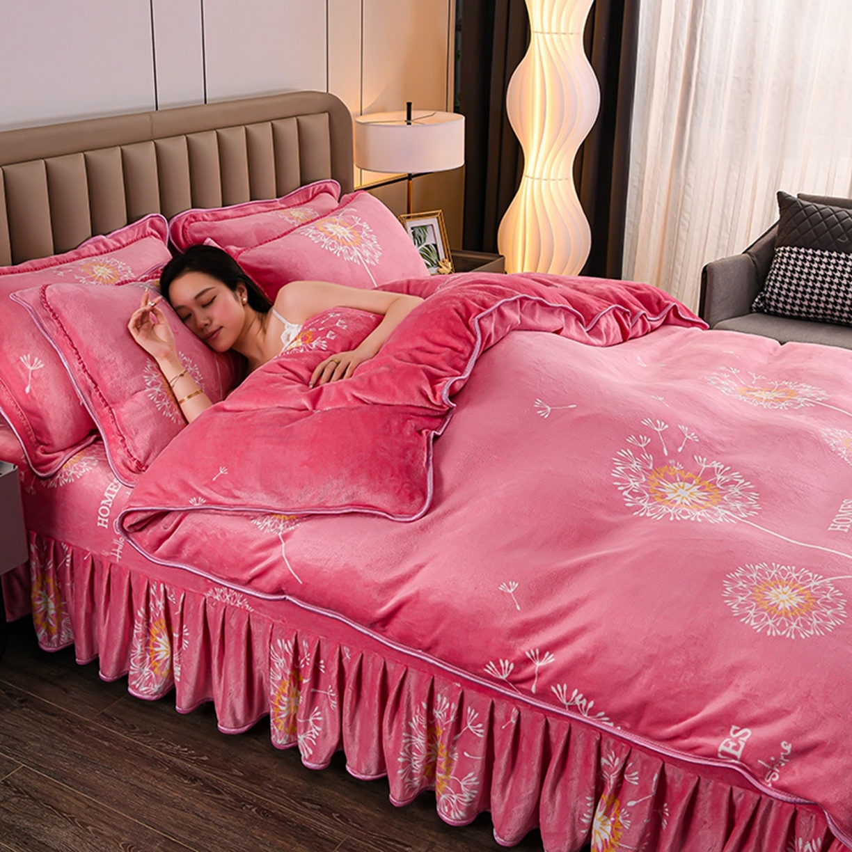 91家纺网 家纺一手货源 找家纺 梦宴 2025新款冬季牛奶绒加厚保暖床裙款法兰绒珊瑚绒四件套床上用品 蒲公英