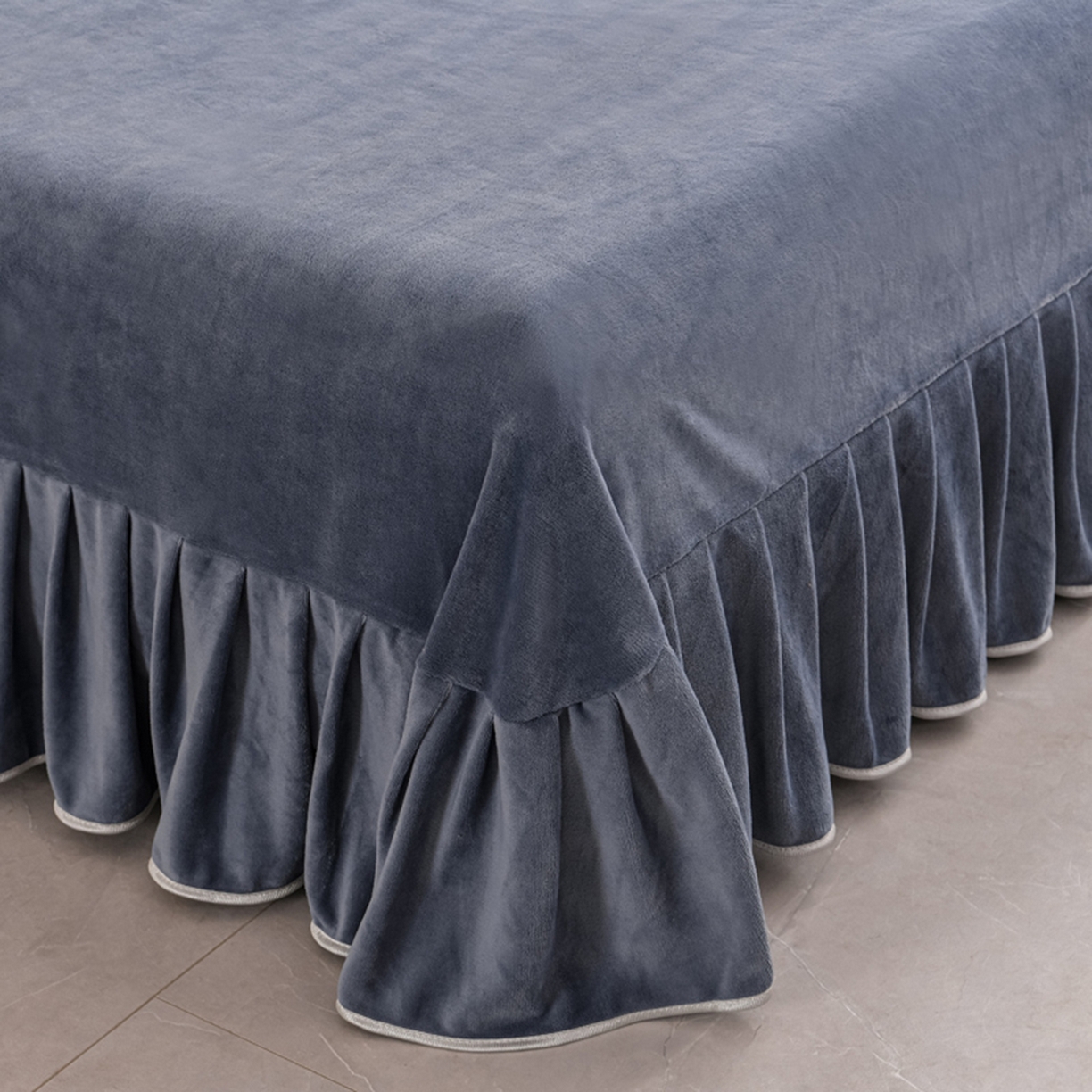 91家纺网 家纺一手货源 找家纺 梦宴 2025新款冬季牛奶绒加厚保暖床裙款法兰绒珊瑚绒四件套床上用品 千鸟格