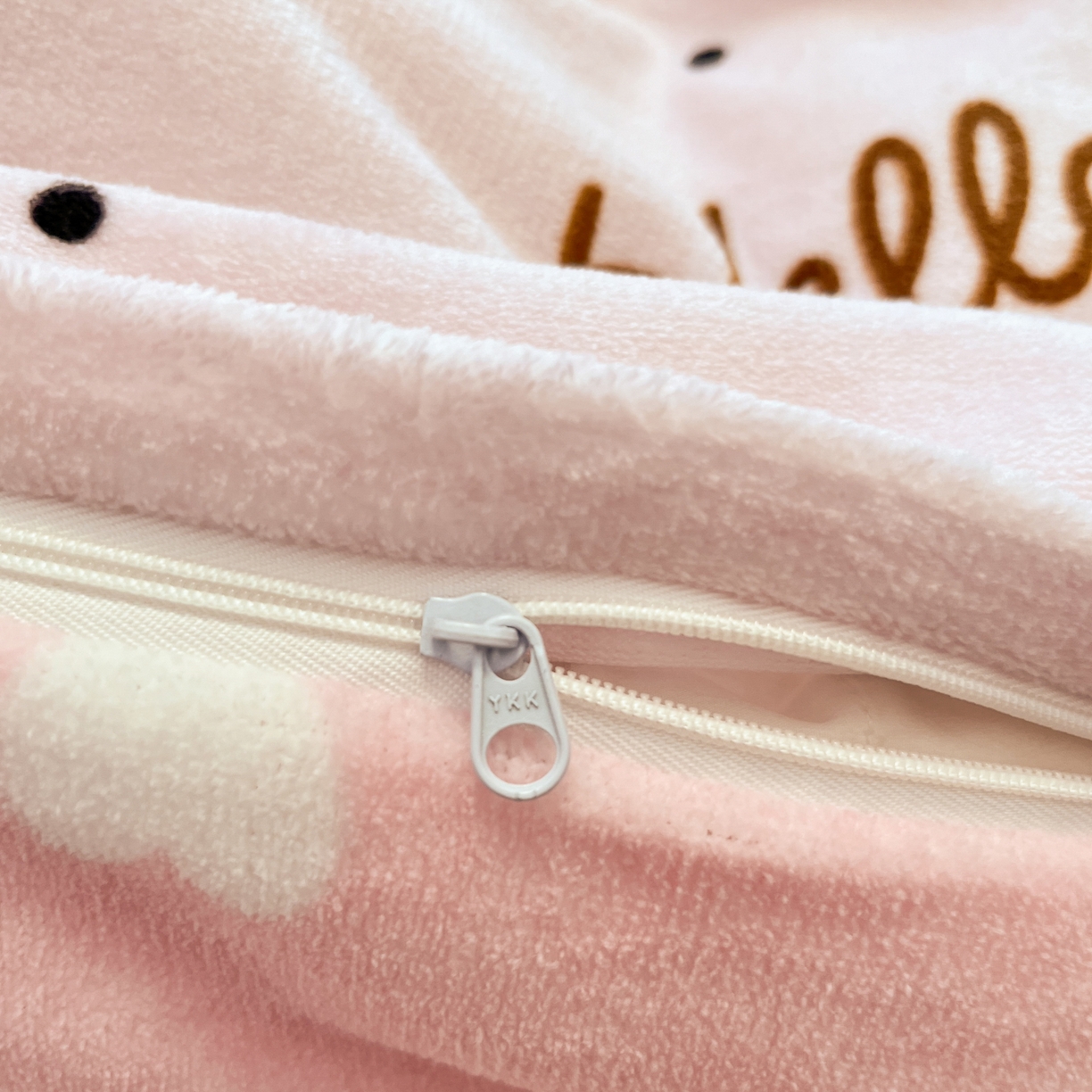 91家纺网 家纺一手货源 找家纺 暮思家居 2025新款三丽鸥正版授权高克重200克加厚保暖卡通牛奶绒四件套 牛奶绒-可爱kt