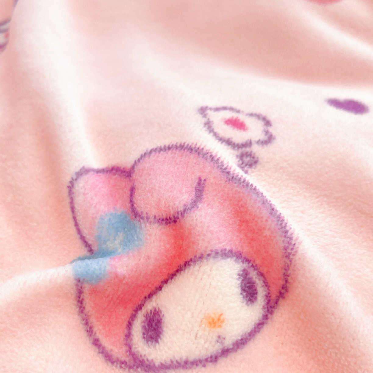 91家纺网 家纺一手货源 找家纺 暮思家居 2025新款三丽鸥正版授权高克重200克加厚保暖卡通牛奶绒四件套 牛奶绒-可可美乐蒂