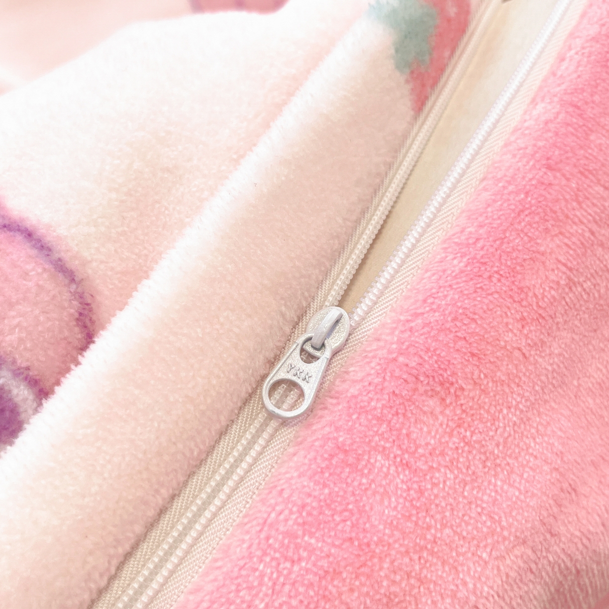 91家纺网 家纺一手货源 找家纺 暮思家居 2025新款三丽鸥正版授权高克重200克加厚保暖卡通牛奶绒四件套 牛奶绒-可可美乐蒂