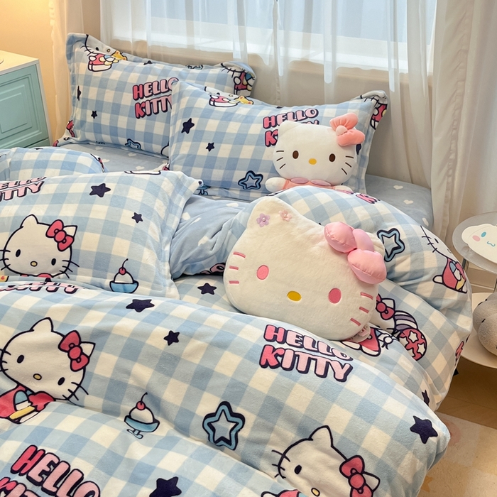 91家纺网 家纺一手货源 找家纺 暮思家居 2025新款三丽鸥正版授权高克重200克加厚保暖卡通牛奶绒四件套 牛奶绒-蓝格kt