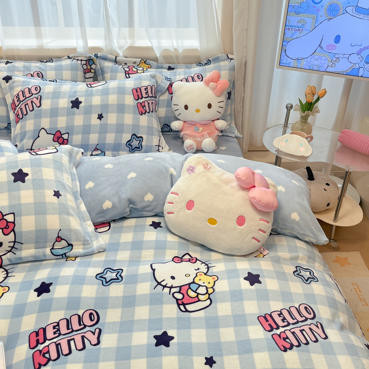 91家纺网 家纺一手货源 找家纺 暮思家居 2025新款三丽鸥正版授权高克重200克加厚保暖卡通牛奶绒四件套 牛奶绒-蓝格kt