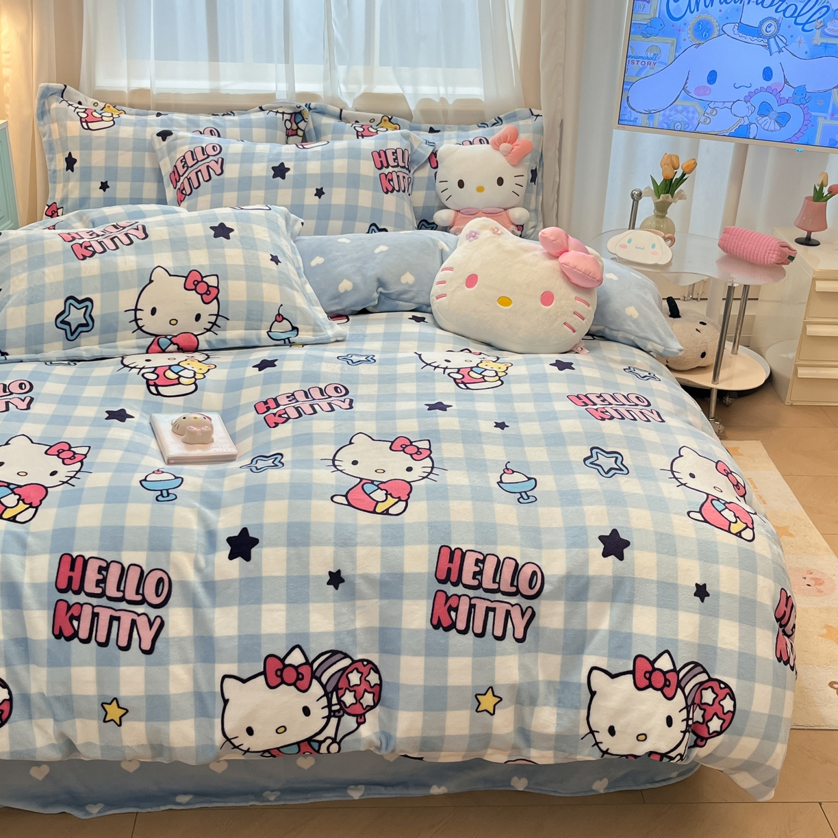 91家纺网 家纺一手货源 找家纺 暮思家居 2025新款三丽鸥正版授权高克重200克加厚保暖卡通牛奶绒四件套 牛奶绒-蓝格kt