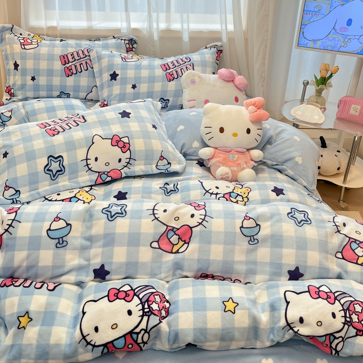 91家纺网 家纺一手货源 找家纺 暮思家居 2025新款三丽鸥正版授权高克重200克加厚保暖卡通牛奶绒四件套 牛奶绒-蓝格kt