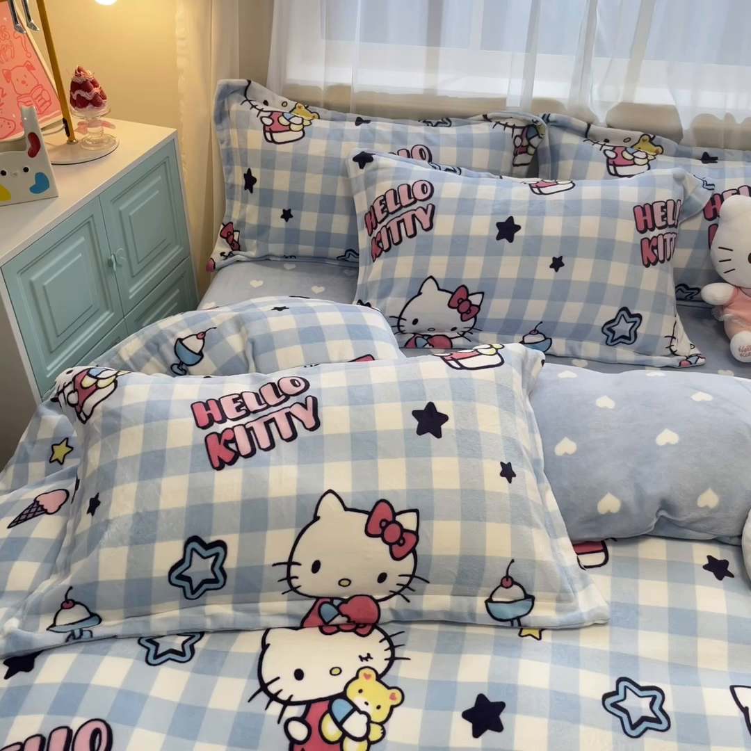 91家纺网 家纺一手货源 找家纺 暮思家居 2025新款三丽鸥正版授权高克重200克加厚保暖卡通牛奶绒四件套 牛奶绒-蓝格kt