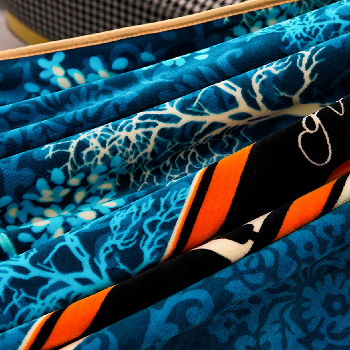 91家纺网 家纺一手货源 找家纺 梦宴 2025新款冬季牛奶绒加厚保暖床裙款法兰绒珊瑚绒四件套床上用品 森林童话