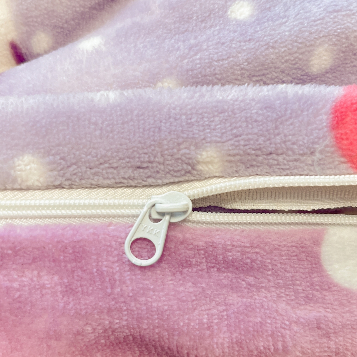 91家纺网 家纺一手货源 找家纺 暮思家居 2025新款三丽鸥正版授权高克重200克加厚保暖卡通牛奶绒四件套 牛奶绒-情书库洛米