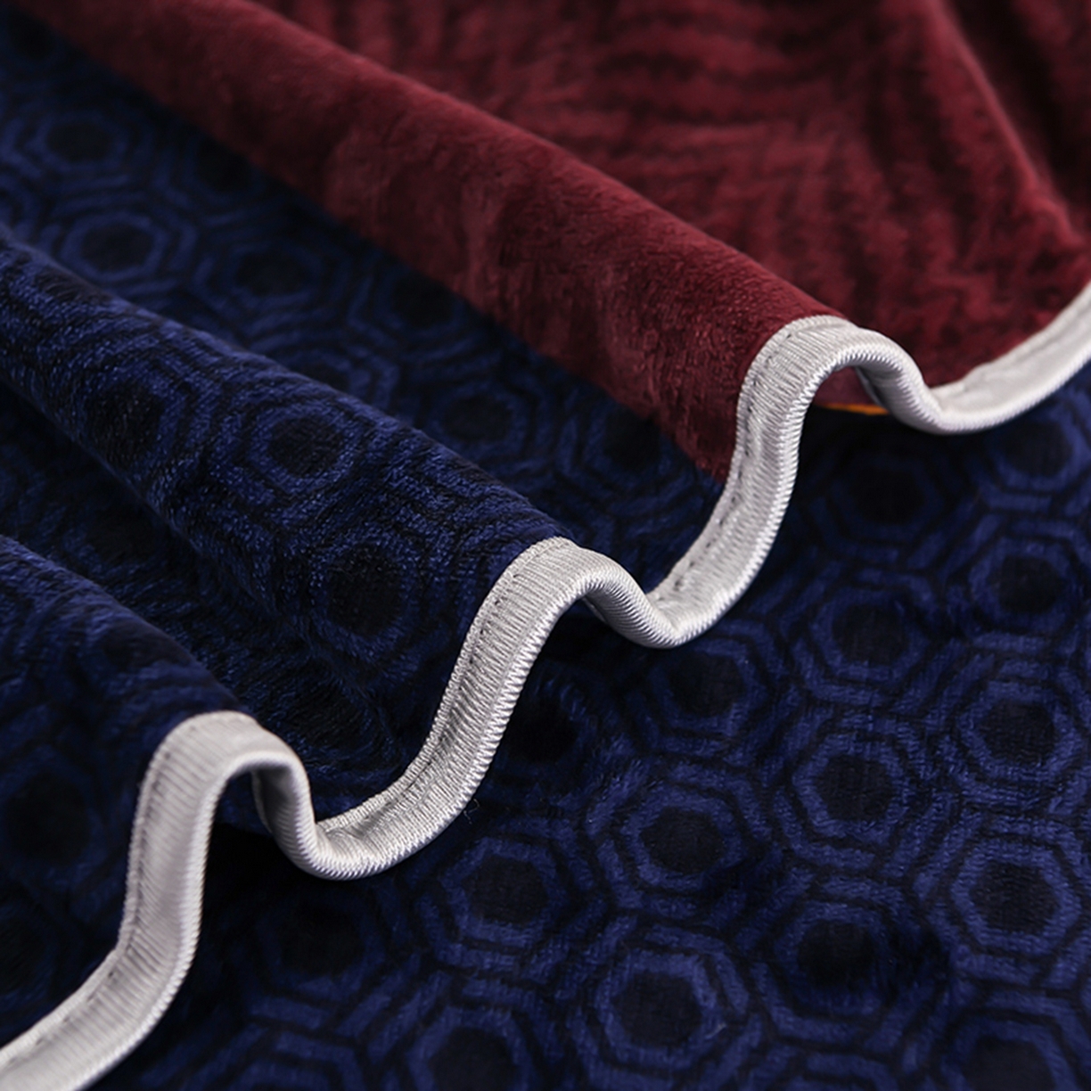 91家纺网 家纺一手货源 找家纺 梦宴 2025新款冬季牛奶绒加厚保暖床裙款法兰绒珊瑚绒四件套床上用品 森林小鹿