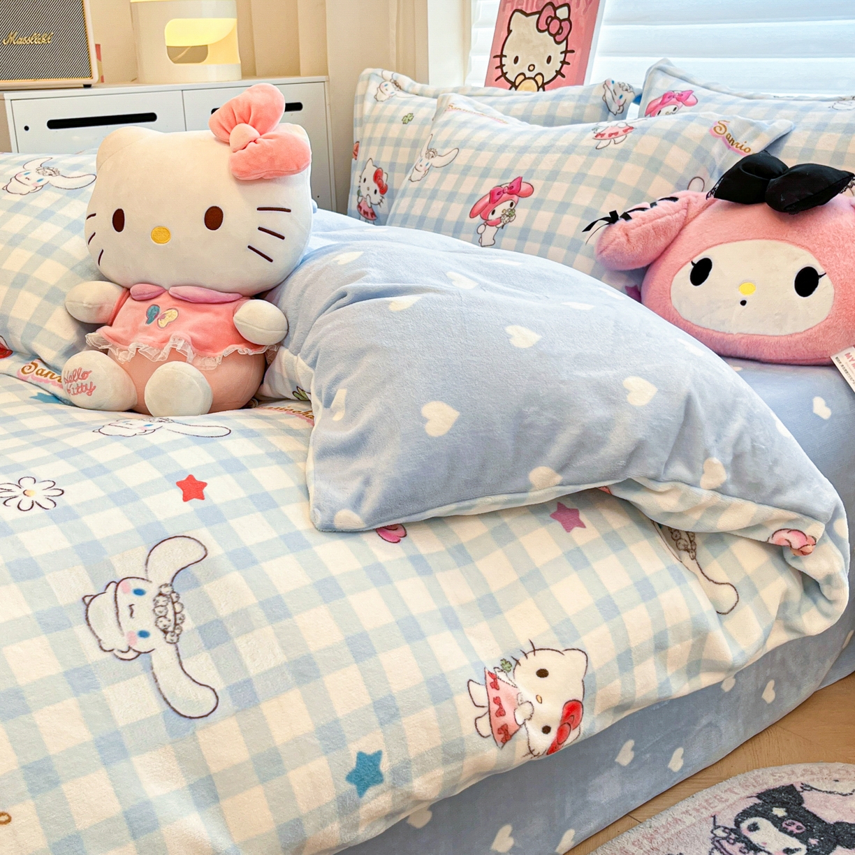 91家纺网 家纺一手货源 找家纺 暮思家居 2025新款三丽鸥正版授权高克重200克加厚保暖卡通牛奶绒四件套 牛奶绒-三丽鸥大家族