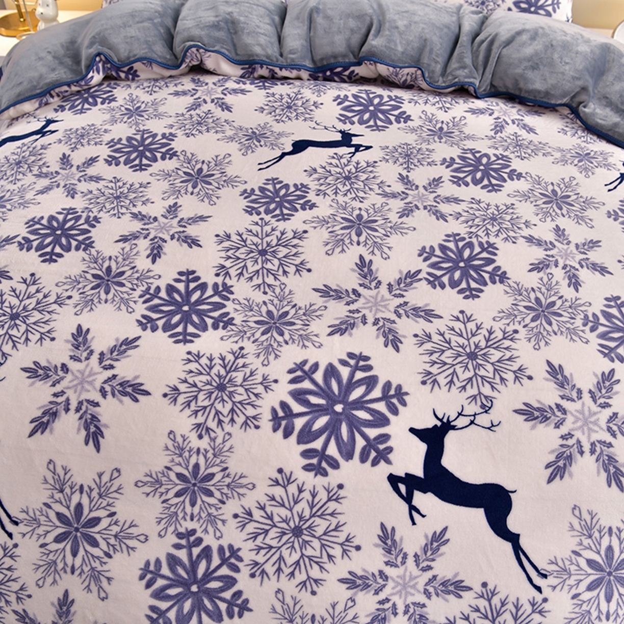 91家纺网 家纺一手货源 找家纺 梦宴 2025新款冬季牛奶绒加厚保暖床裙款法兰绒珊瑚绒四件套床上用品 圣诞鹿