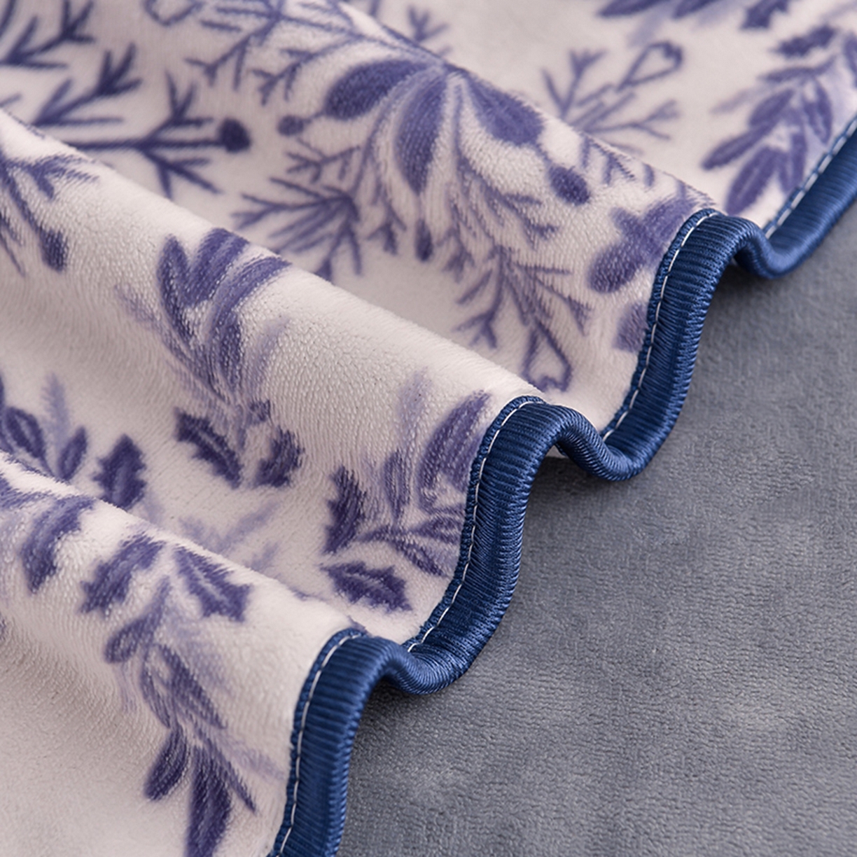 91家纺网 家纺一手货源 找家纺 梦宴 2025新款冬季牛奶绒加厚保暖床裙款法兰绒珊瑚绒四件套床上用品 圣诞鹿