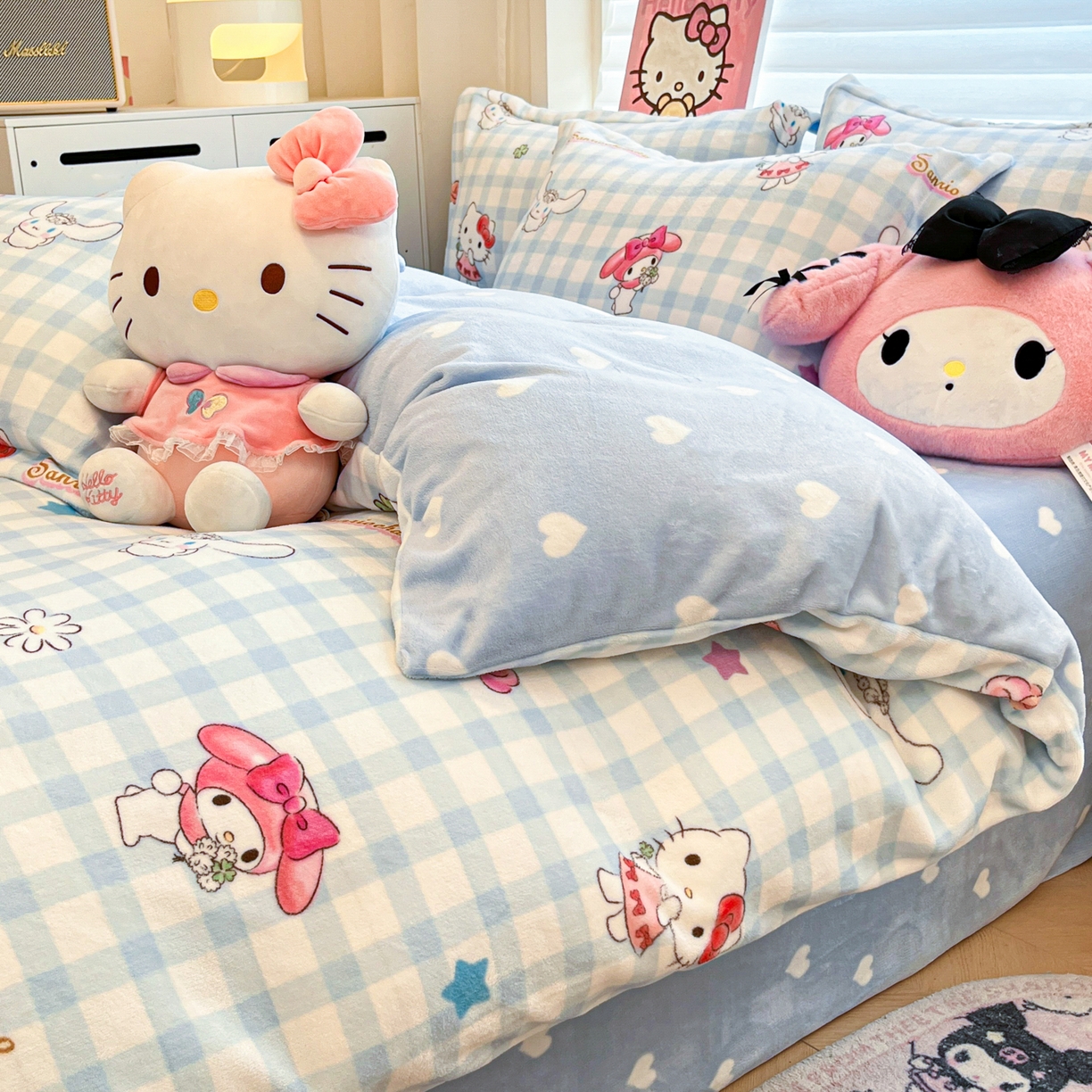 91家纺网 家纺一手货源 找家纺 暮思家居 2025新款三丽鸥正版授权高克重200克加厚保暖卡通牛奶绒四件套 牛奶绒-三丽鸥大家族