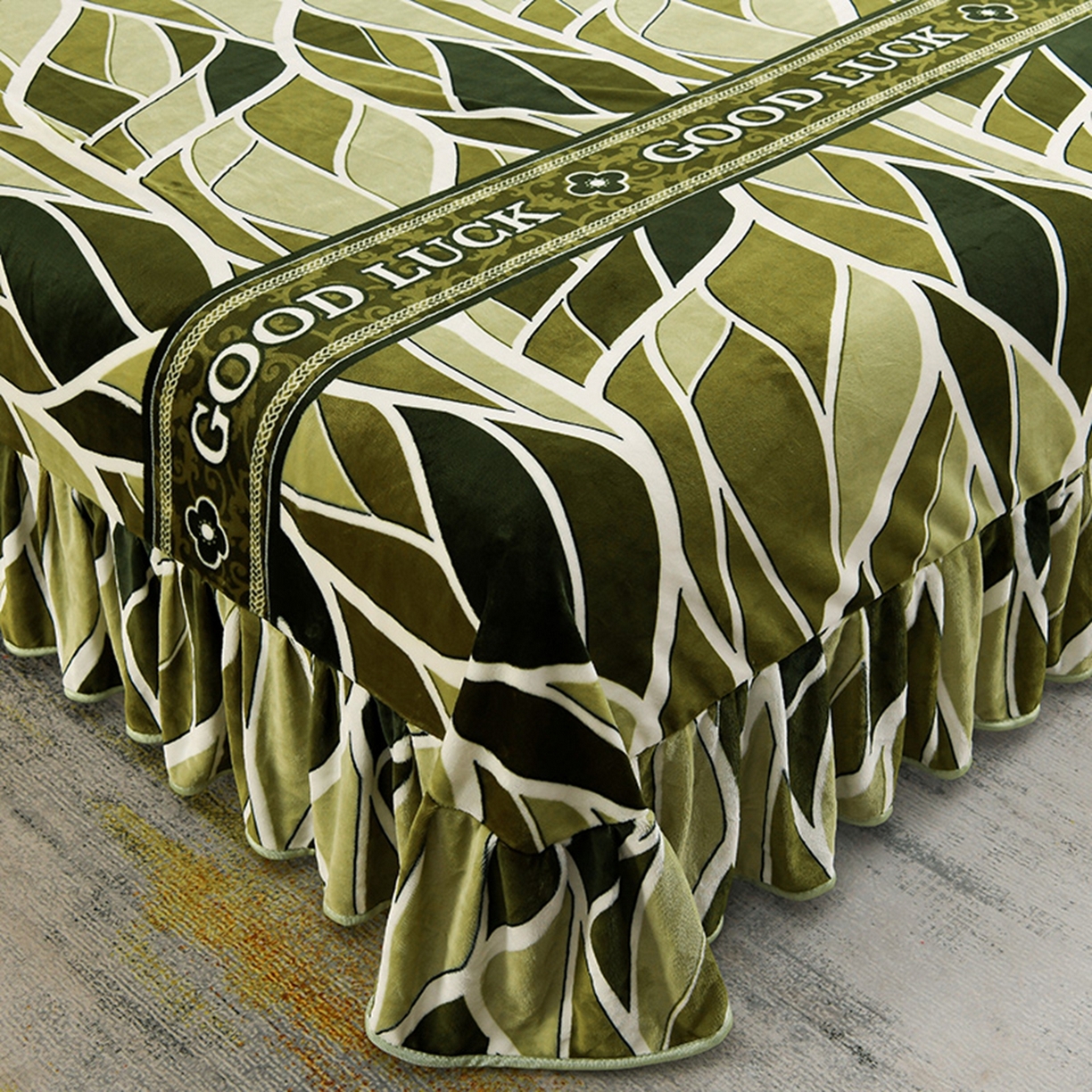 91家纺网 家纺一手货源 找家纺 梦宴 2025新款冬季牛奶绒加厚保暖床裙款法兰绒珊瑚绒四件套床上用品 素色主义