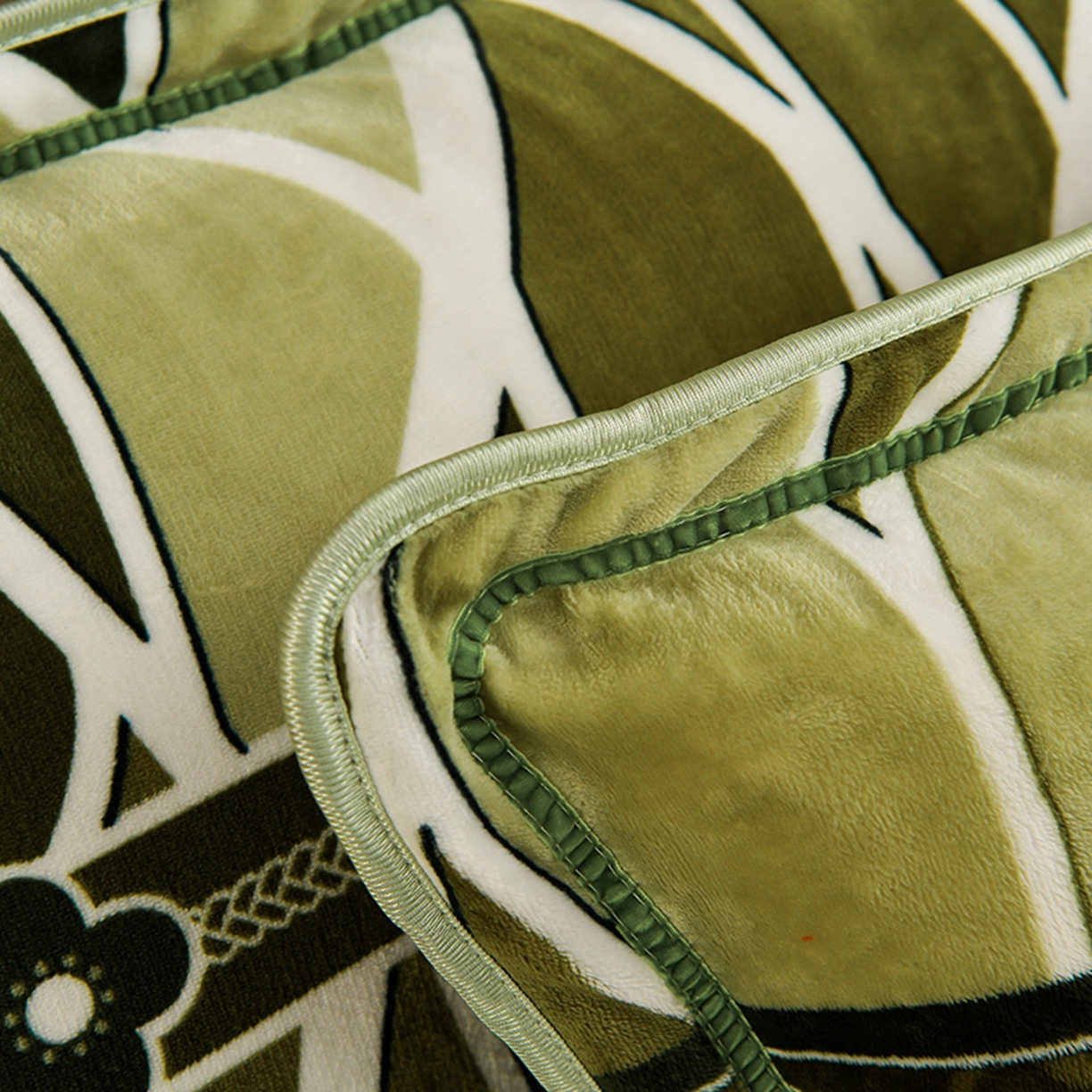 91家纺网 家纺一手货源 找家纺 梦宴 2025新款冬季牛奶绒加厚保暖床裙款法兰绒珊瑚绒四件套床上用品 素色主义