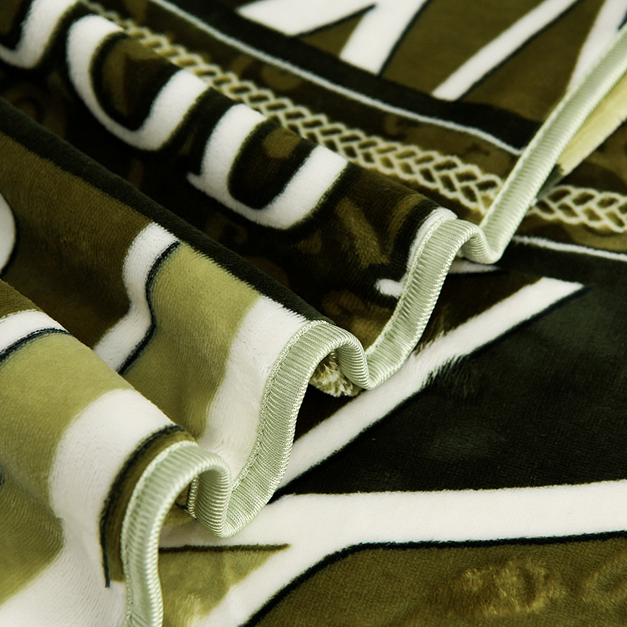 91家纺网 家纺一手货源 找家纺 梦宴 2025新款冬季牛奶绒加厚保暖床裙款法兰绒珊瑚绒四件套床上用品 素色主义