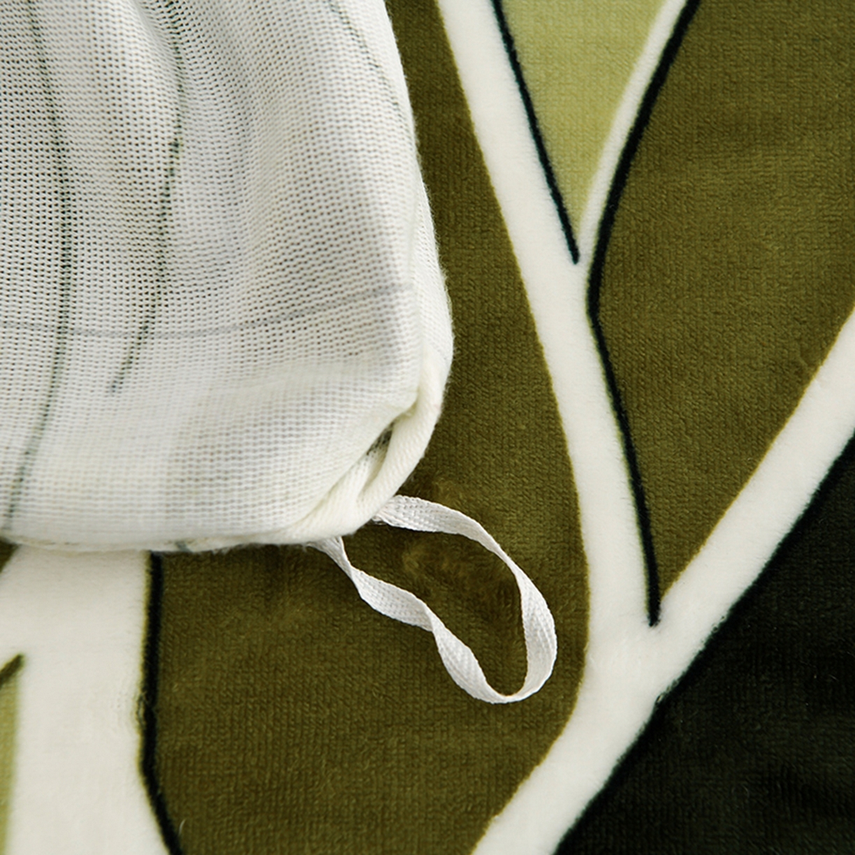 91家纺网 家纺一手货源 找家纺 梦宴 2025新款冬季牛奶绒加厚保暖床裙款法兰绒珊瑚绒四件套床上用品 素色主义