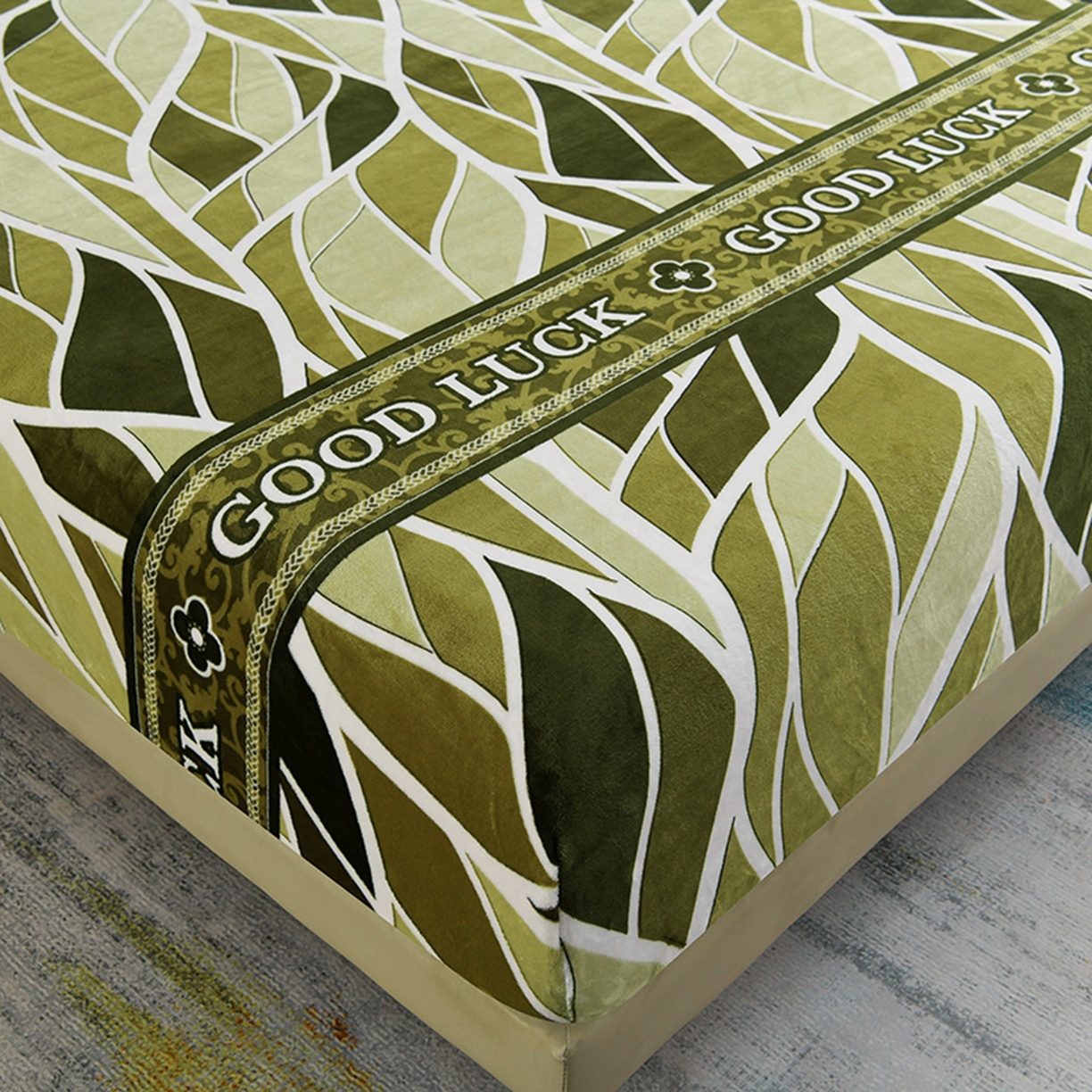 91家纺网 家纺一手货源 找家纺 梦宴 2025新款冬季牛奶绒加厚保暖床裙款法兰绒珊瑚绒四件套床上用品 素色主义