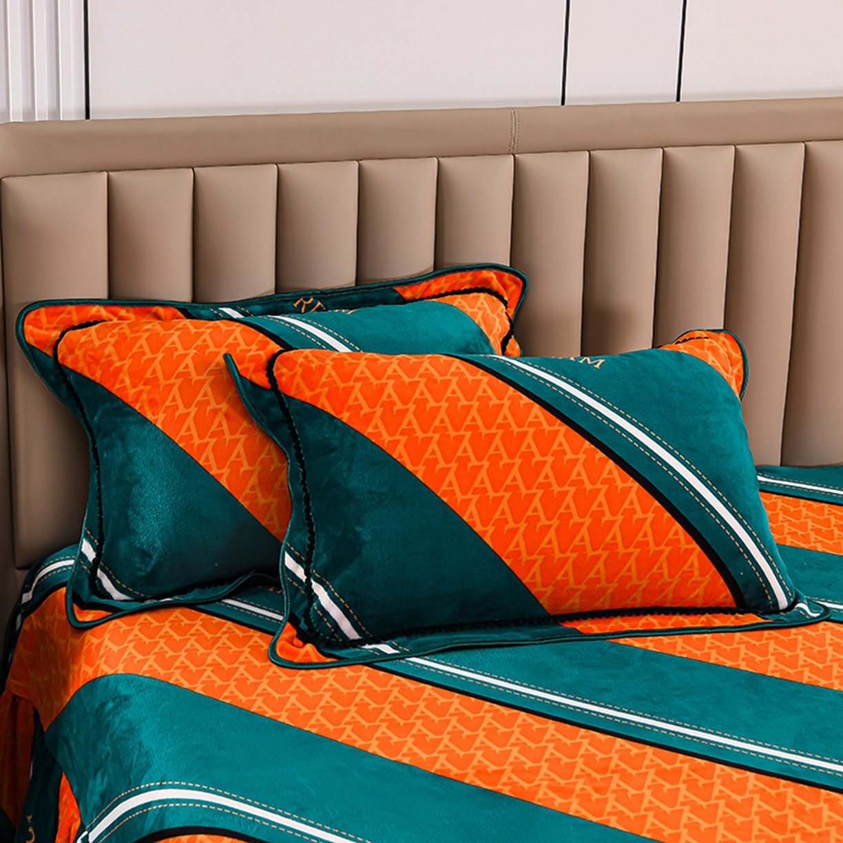 91家纺网 家纺一手货源 找家纺 梦宴 2025新款冬季牛奶绒加厚保暖床裙款法兰绒珊瑚绒四件套床上用品 快乐空间