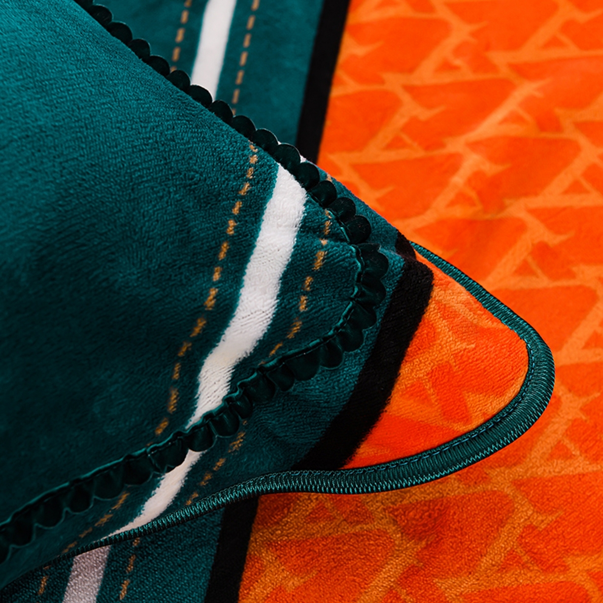 91家纺网 家纺一手货源 找家纺 梦宴 2025新款冬季牛奶绒加厚保暖床裙款法兰绒珊瑚绒四件套床上用品 快乐空间