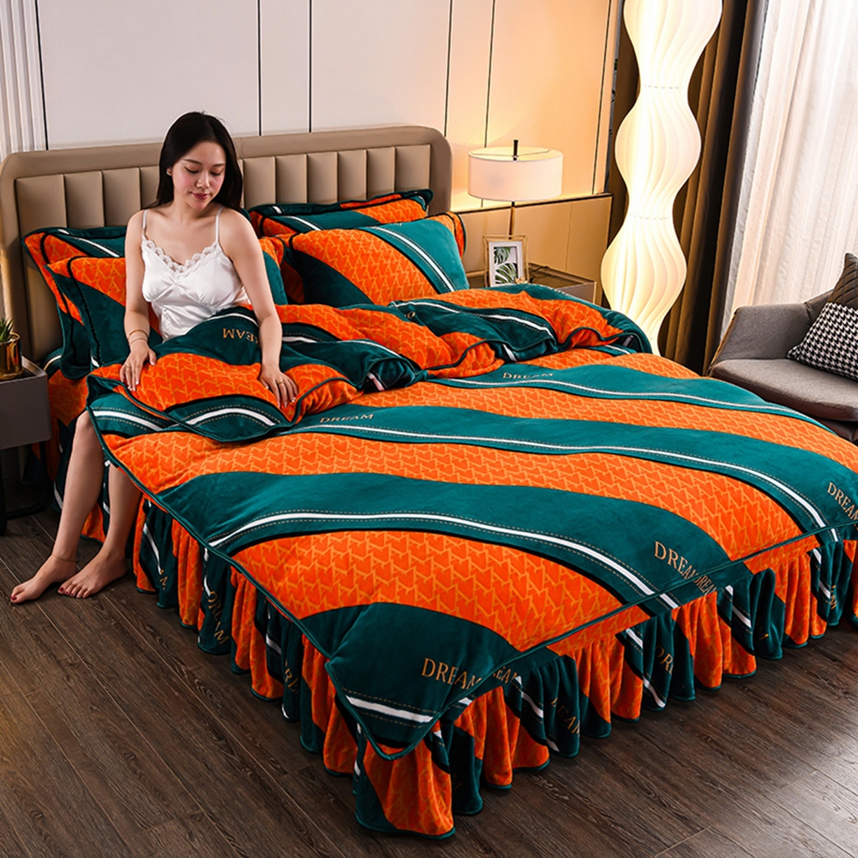 91家纺网 家纺一手货源 找家纺 梦宴 2025新款冬季牛奶绒加厚保暖床裙款法兰绒珊瑚绒四件套床上用品 快乐空间