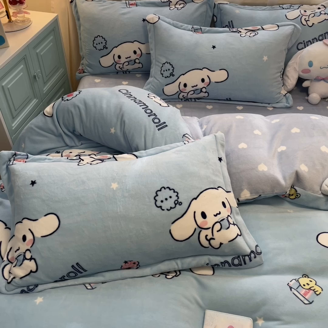 91家纺网 家纺一手货源 找家纺 暮思家居 2025新款三丽鸥正版授权高克重200克加厚保暖卡通牛奶绒四件套 牛奶绒-甜品玉桂狗