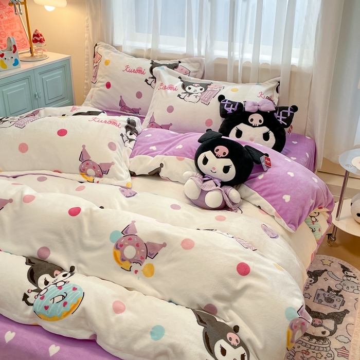 91家纺网 家纺一手货源 找家纺 暮思家居 2025新款三丽鸥正版授权高克重200克加厚保暖卡通牛奶绒四件套 牛奶绒-甜甜圈库洛米