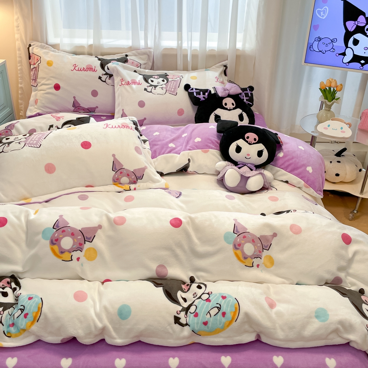 91家纺网 家纺一手货源 找家纺 暮思家居 2025新款三丽鸥正版授权高克重200克加厚保暖卡通牛奶绒四件套 牛奶绒-甜甜圈库洛米