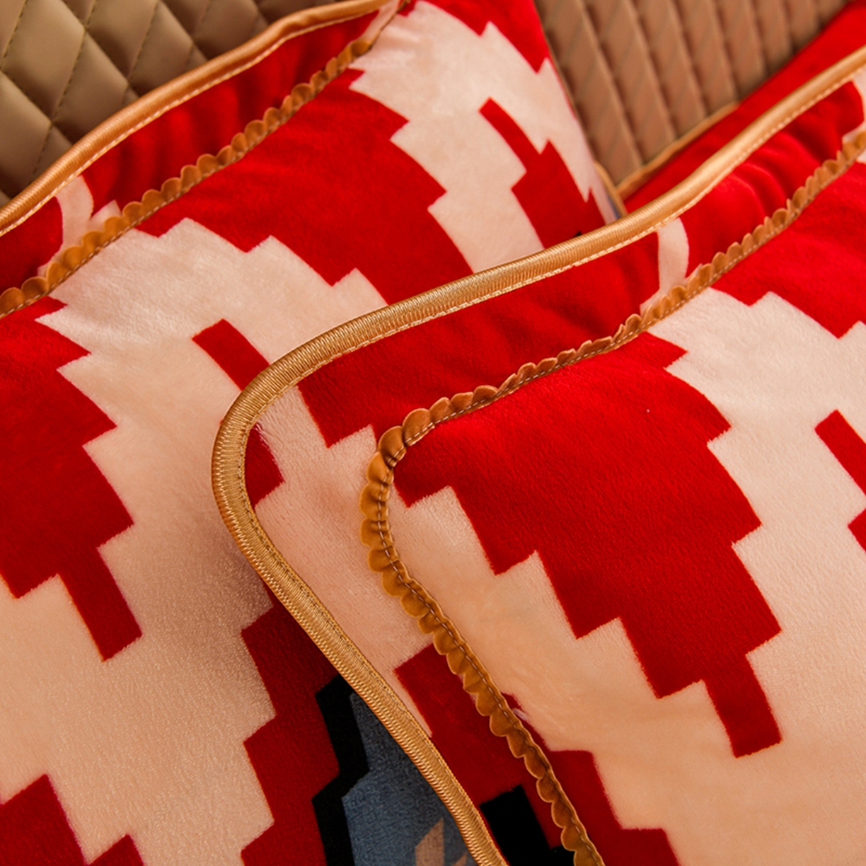 91家纺网 家纺一手货源 找家纺 梦宴 2025新款冬季牛奶绒加厚保暖床裙款法兰绒珊瑚绒四件套床上用品 童年回忆