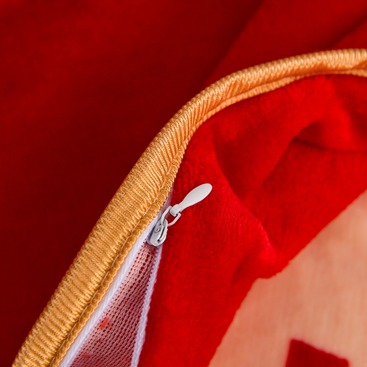 91家纺网 家纺一手货源 找家纺 梦宴 2025新款冬季牛奶绒加厚保暖床裙款法兰绒珊瑚绒四件套床上用品 童年回忆