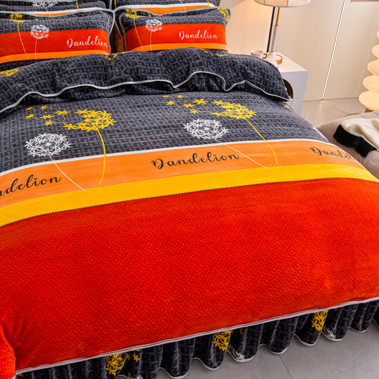 91家纺网 家纺一手货源 找家纺 梦宴 2025新款冬季牛奶绒加厚保暖床裙款法兰绒珊瑚绒四件套床上用品 心相随