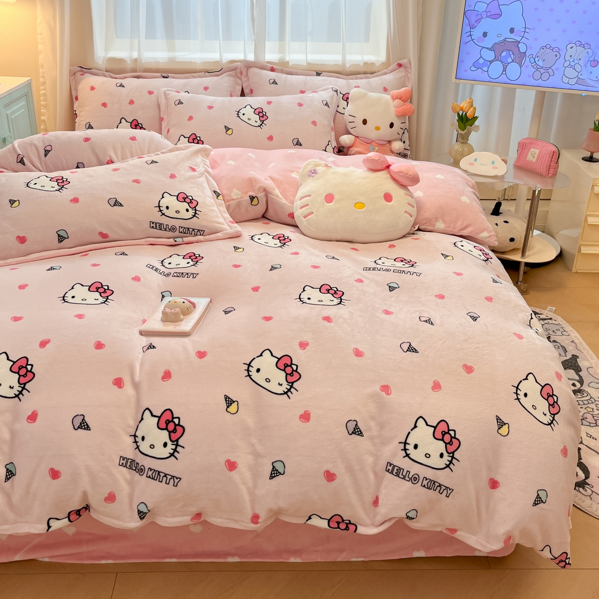 91家纺网 家纺一手货源 找家纺 暮思家居 2025新款三丽鸥正版授权高克重200克加厚保暖卡通牛奶绒四件套 牛奶绒-甜筒kt