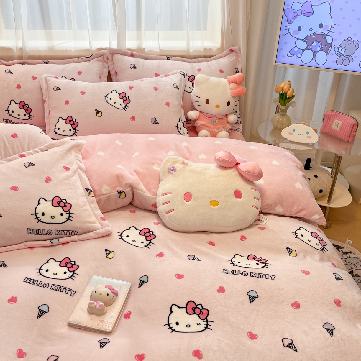 91家纺网 家纺一手货源 找家纺 暮思家居 2025新款三丽鸥正版授权高克重200克加厚保暖卡通牛奶绒四件套 牛奶绒-甜筒kt