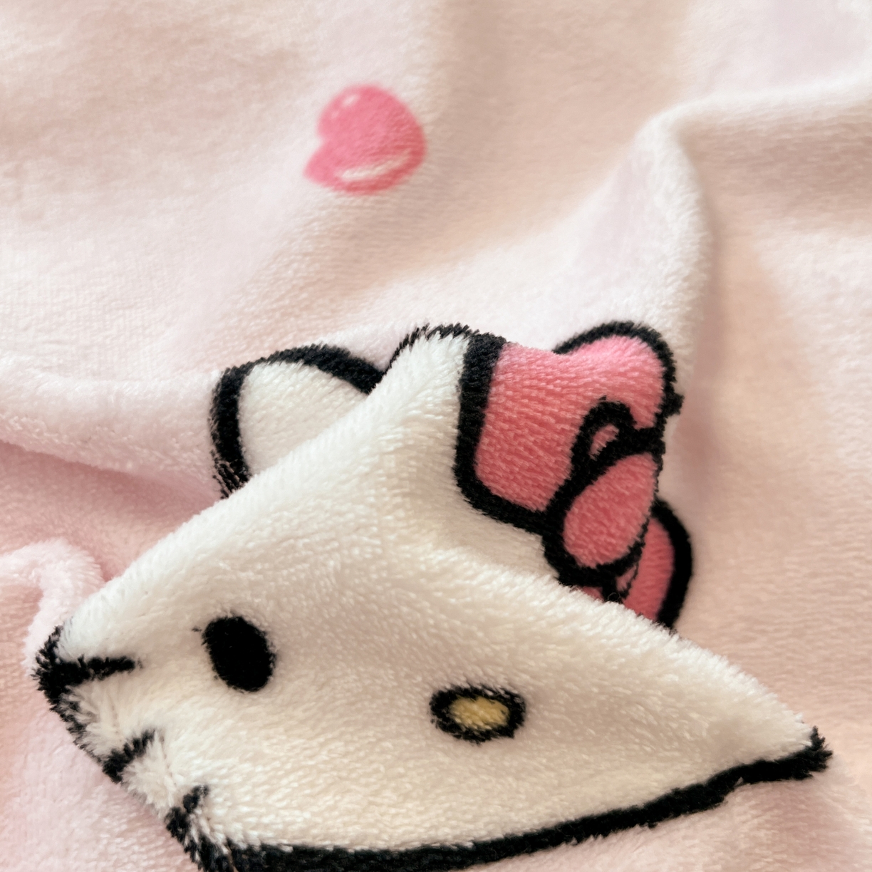 91家纺网 家纺一手货源 找家纺 暮思家居 2025新款三丽鸥正版授权高克重200克加厚保暖卡通牛奶绒四件套 牛奶绒-甜筒kt