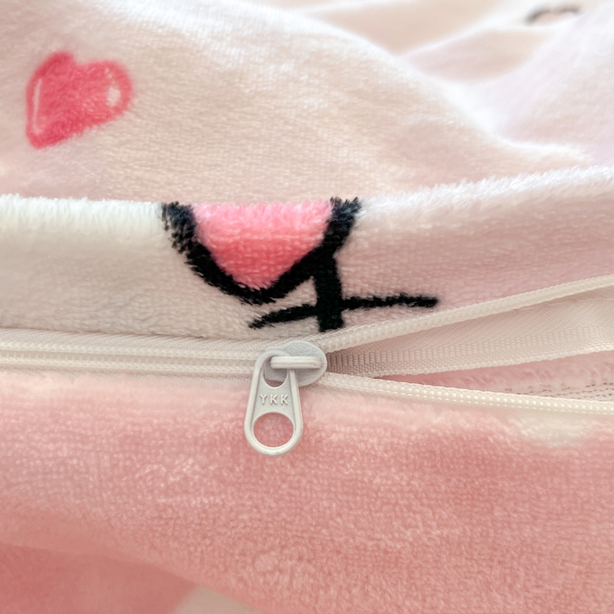 91家纺网 家纺一手货源 找家纺 暮思家居 2025新款三丽鸥正版授权高克重200克加厚保暖卡通牛奶绒四件套 牛奶绒-甜筒kt