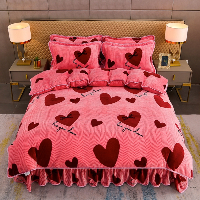 91家纺网 家纺一手货源 找家纺 梦宴 2025新款冬季牛奶绒加厚保暖床裙款法兰绒珊瑚绒四件套床上用品 心心相印