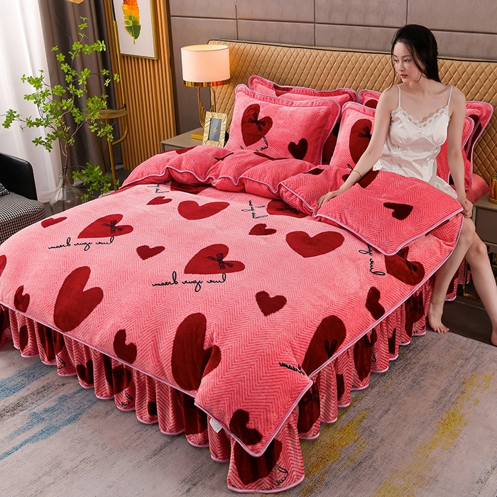 91家纺网 家纺一手货源 找家纺 梦宴 2025新款冬季牛奶绒加厚保暖床裙款法兰绒珊瑚绒四件套床上用品 心心相印